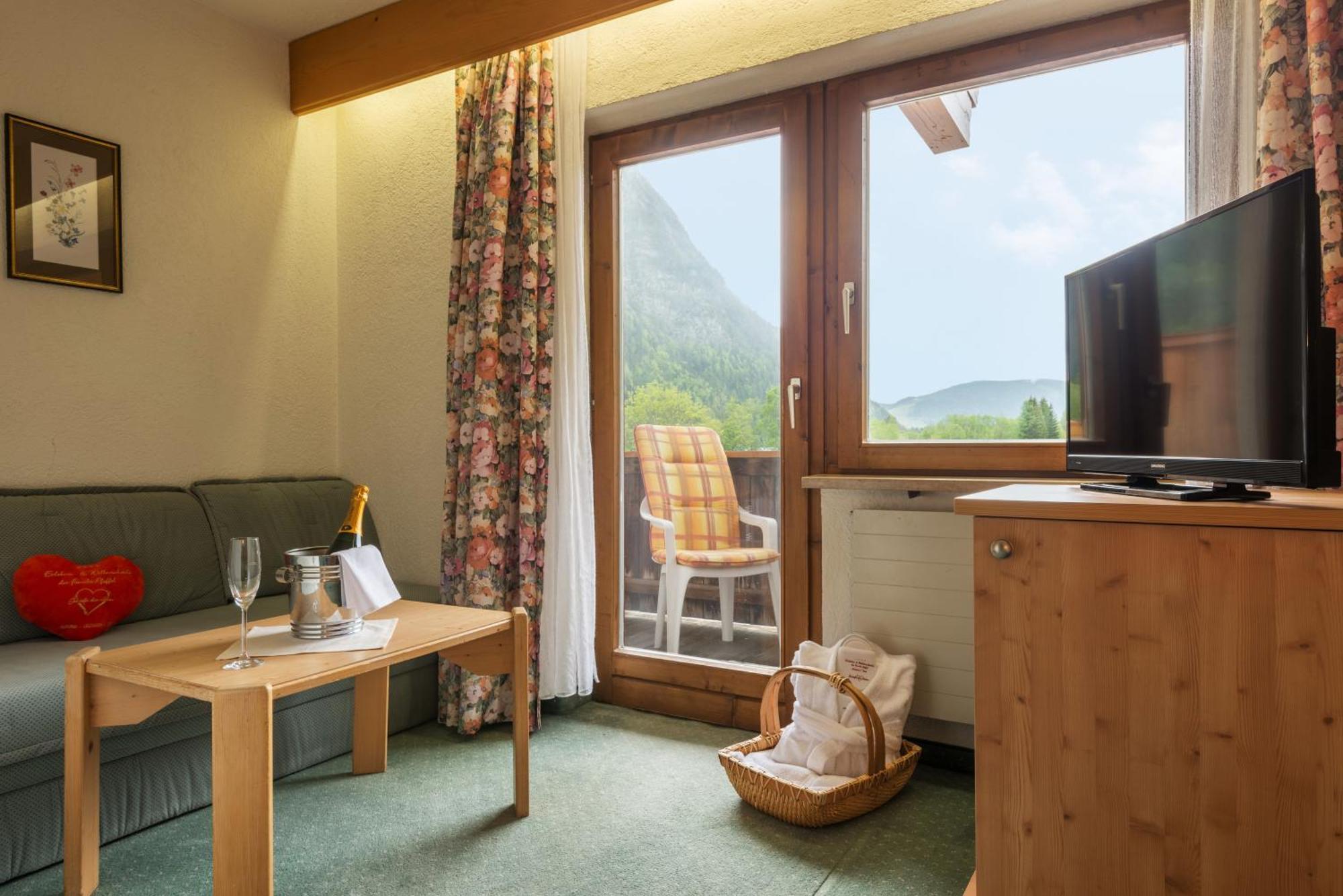 Hotel Hubertushof - Ihr Hotel Mit Herz Leutasch Eksteriør bilde